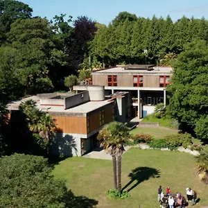 Du Moulin Blanc Hostel